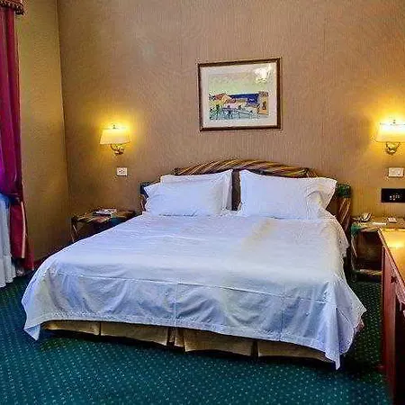 Mondial Hotell 4*